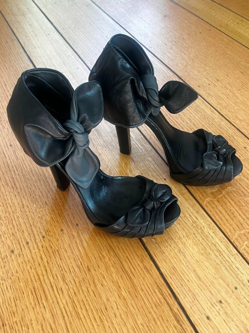 L.A.M.B Gwen Stefani Two-Tone Leather Peep Toe shoes